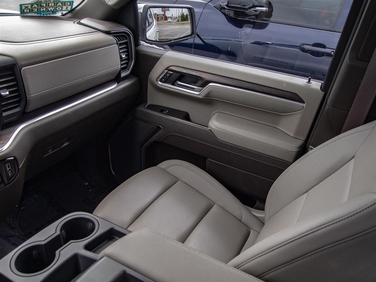 GMC Sierra 1500 4WD Crew Cab 147" SLT 2025