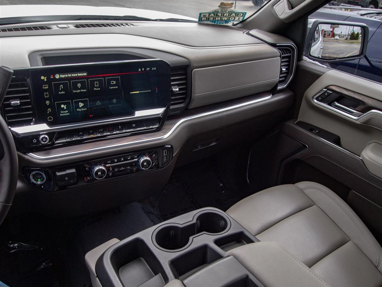 GMC Sierra 1500 4WD Crew Cab 147" SLT 2025