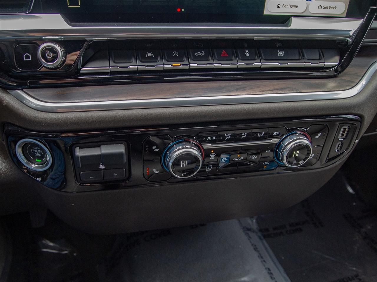 GMC Sierra 1500 4WD Crew Cab 147" SLT 2025