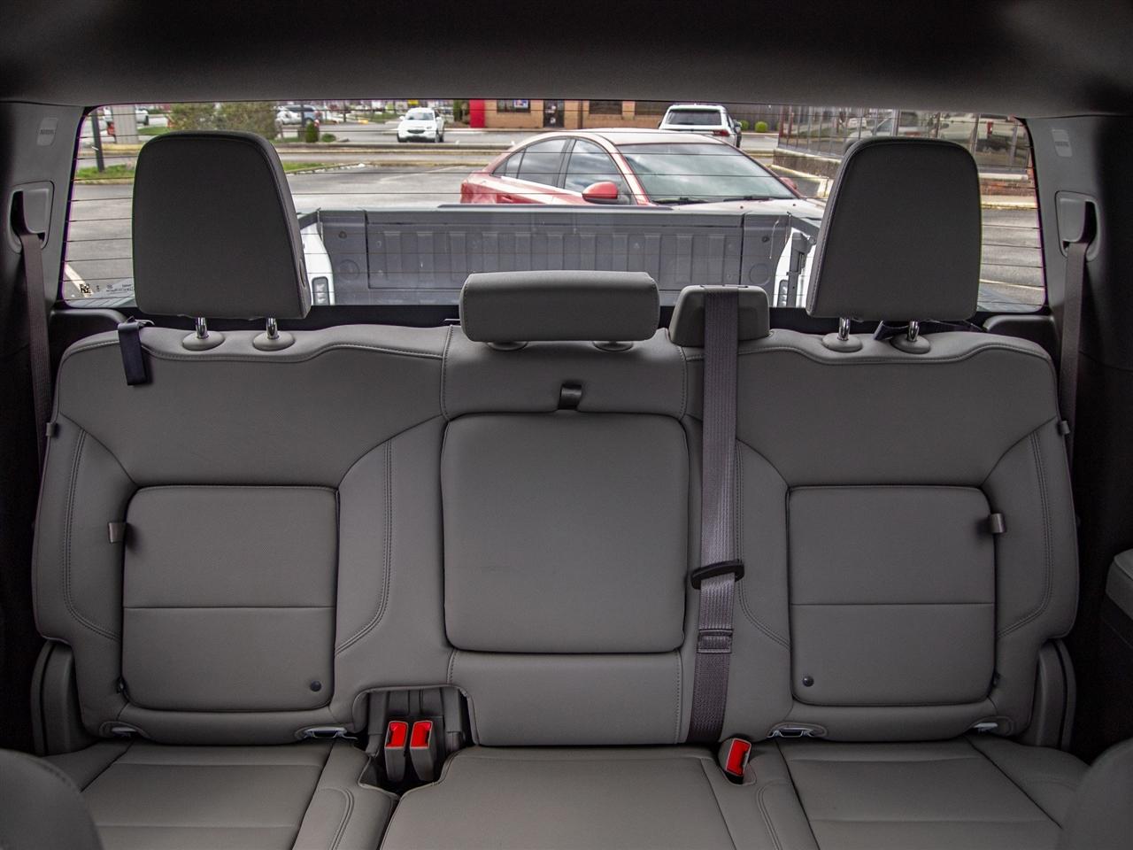 GMC Sierra 1500 4WD Crew Cab 147" SLT 2025