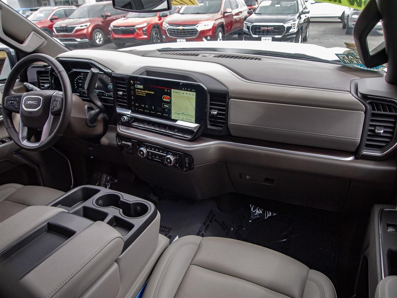 GMC Sierra 1500 4WD Crew Cab 147" SLT 2025