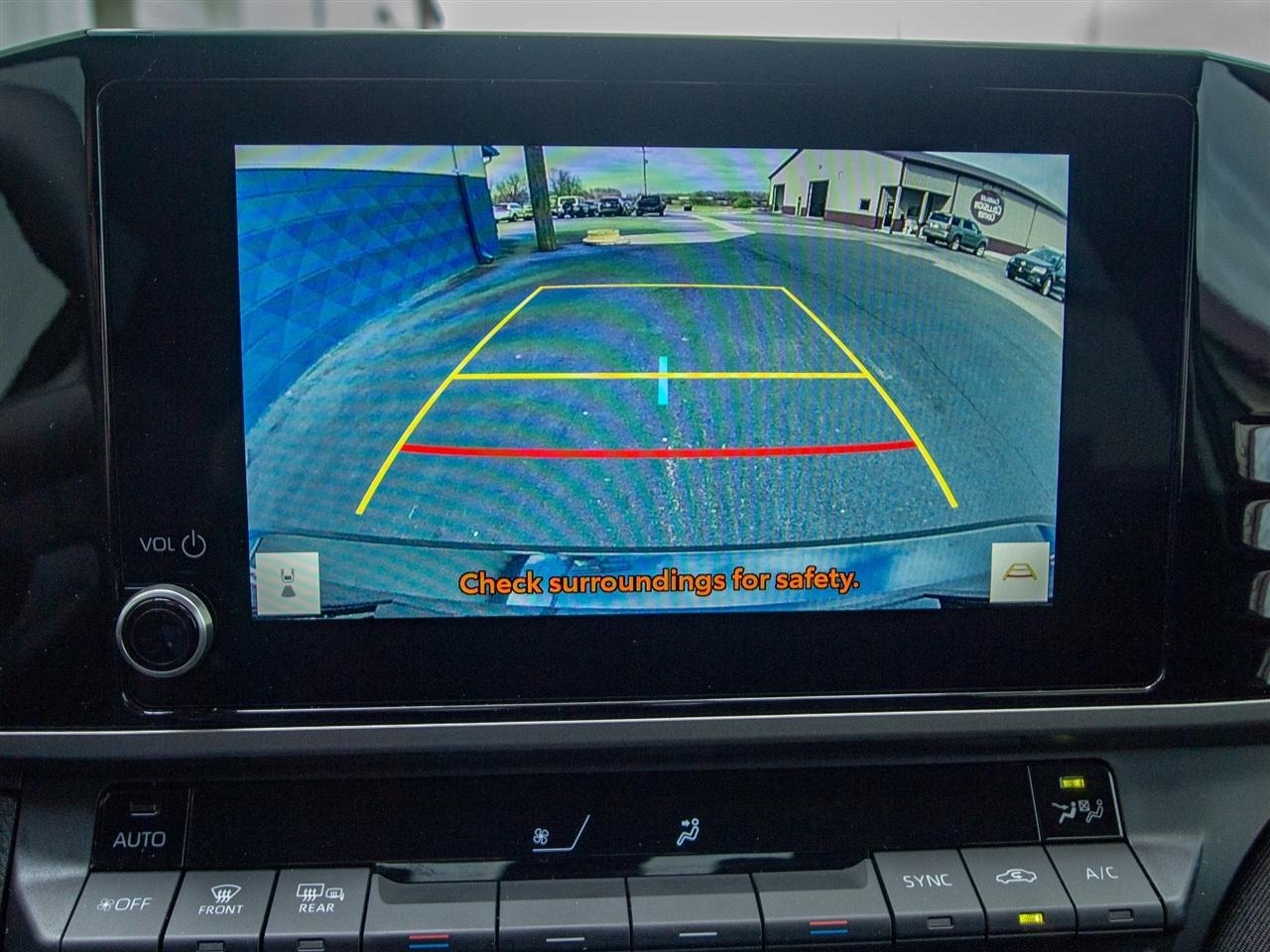 Toyota Camry XLE (Natl) 2025