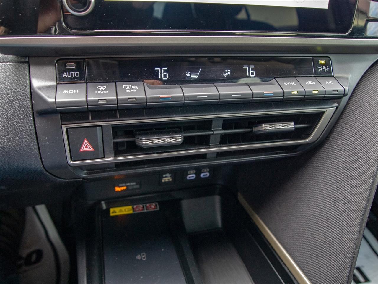 Toyota Camry XLE (Natl) 2025