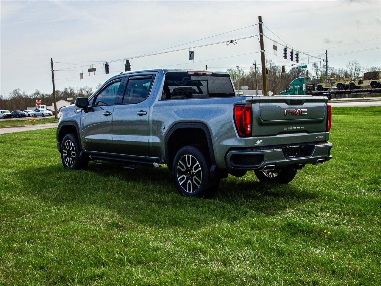GMC Sierra 1500 4WD Crew Cab 147" AT4 2021