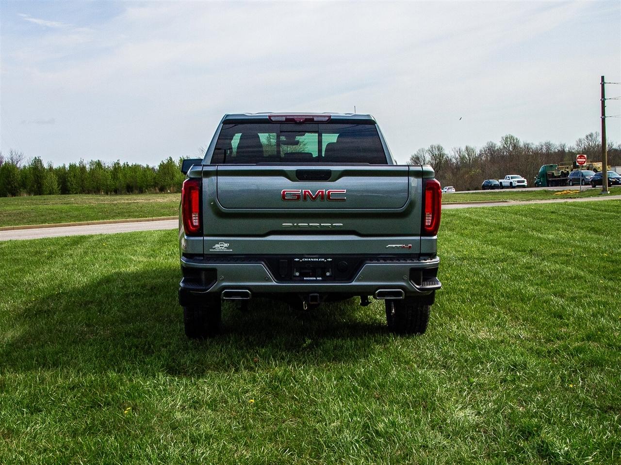 GMC Sierra 1500 4WD Crew Cab 147" AT4 2021