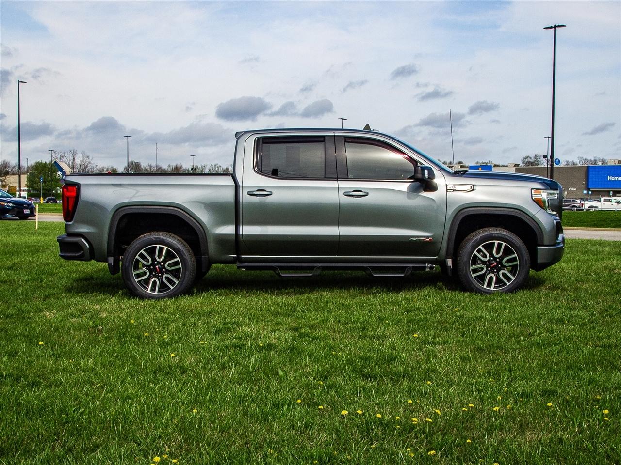 GMC Sierra 1500 4WD Crew Cab 147" AT4 2021