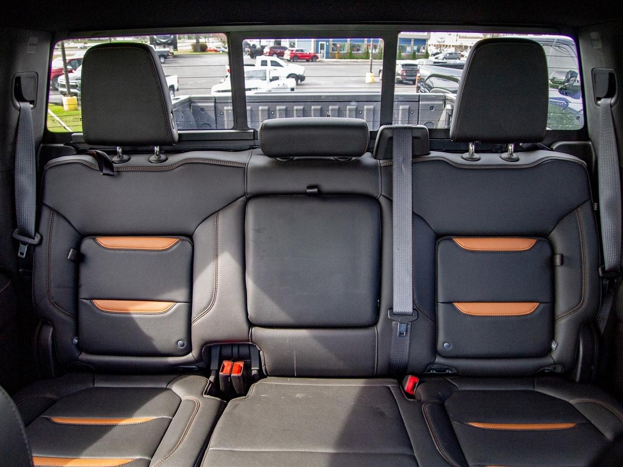 GMC Sierra 1500 4WD Crew Cab 147" AT4 2021