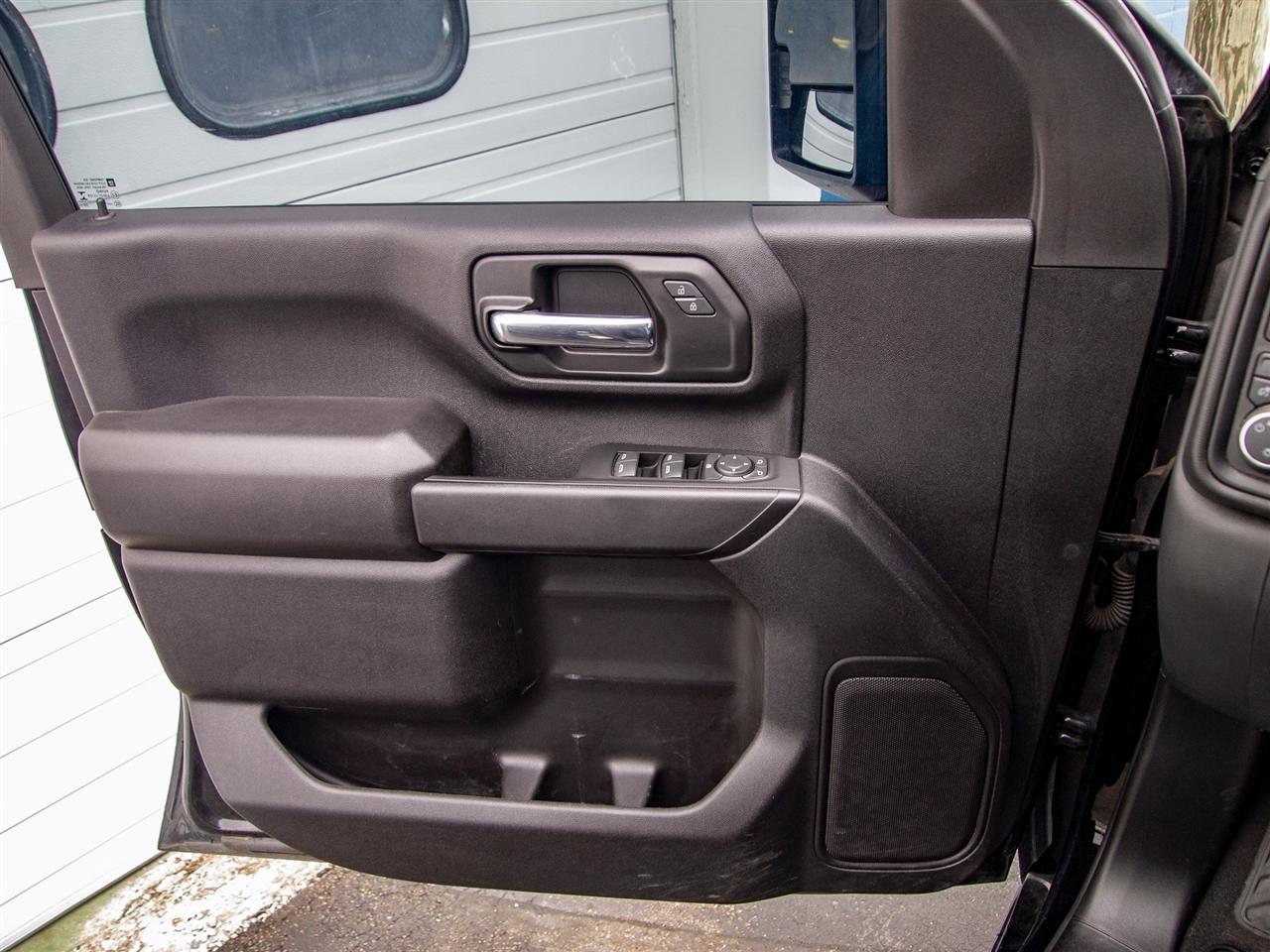 Chevrolet Silverado 2500HD 4WD Crew Cab 159" Custom 2023