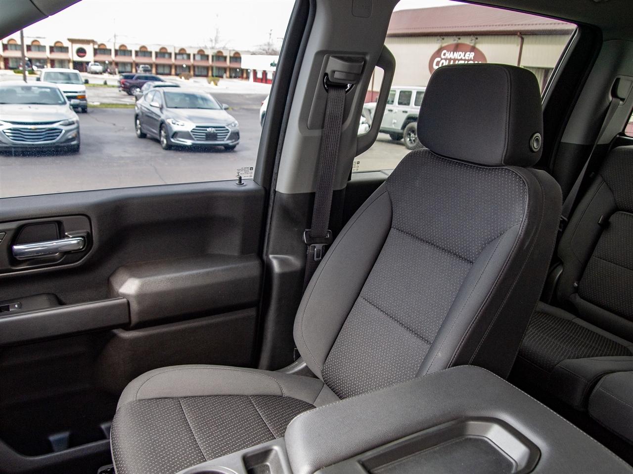 Chevrolet Silverado 2500HD 4WD Crew Cab 159" Custom 2023