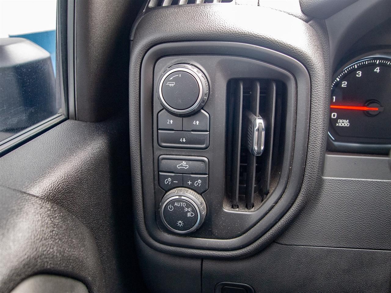 Chevrolet Silverado 2500HD 4WD Crew Cab 159" Custom 2023