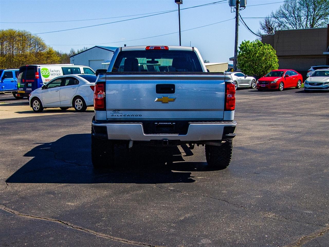 Chevrolet Silverado 1500 4WD Double Cab 143.5" Custom 2016