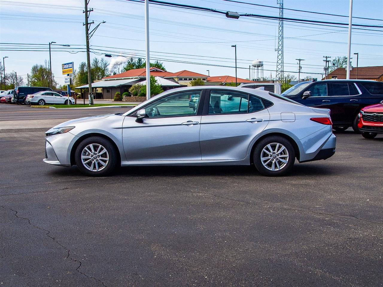 Toyota Camry XLE (Natl) 2025