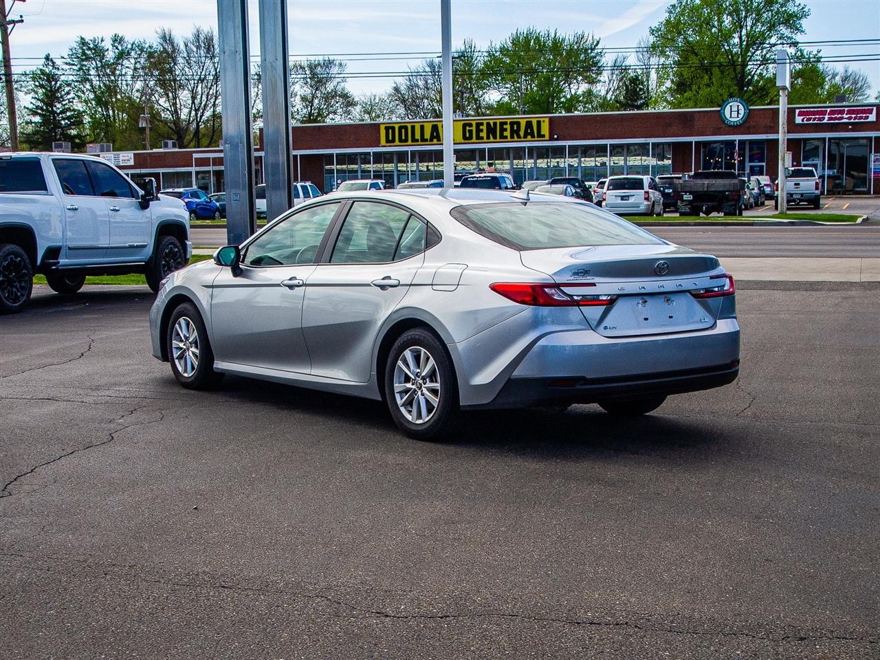 Toyota Camry XLE (Natl) 2025