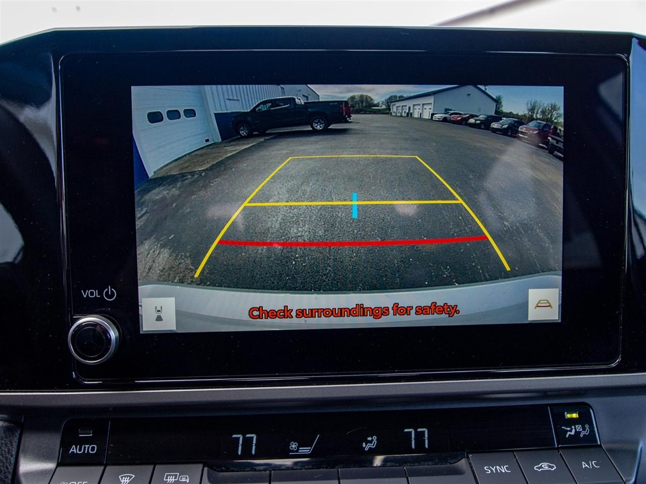 Toyota Camry XLE (Natl) 2025