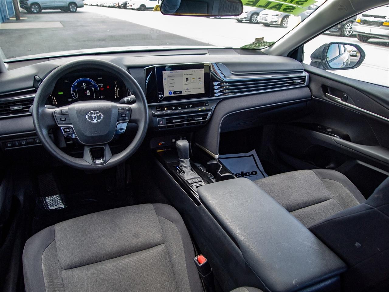 Toyota Camry XLE (Natl) 2025