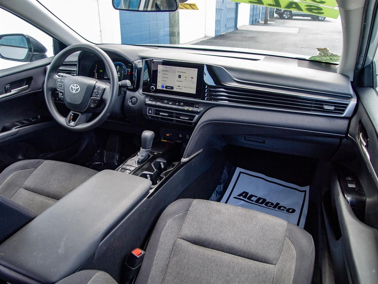 Toyota Camry XLE (Natl) 2025