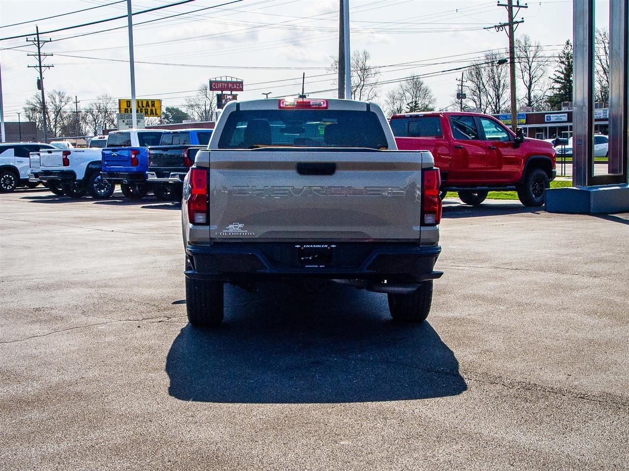Chevrolet Colorado 2WD Crew Cab WT 2024