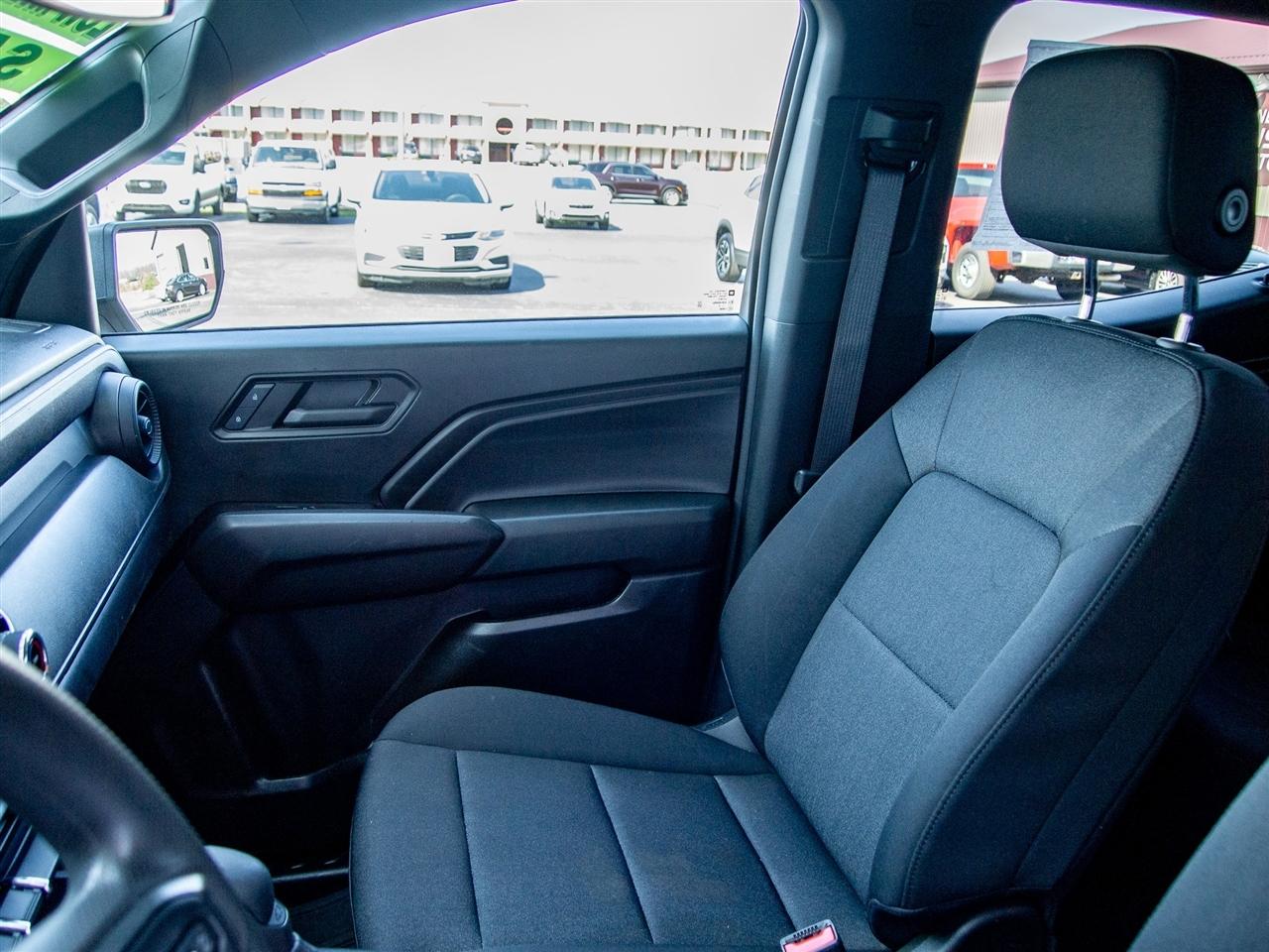 Chevrolet Colorado 2WD Crew Cab WT 2024