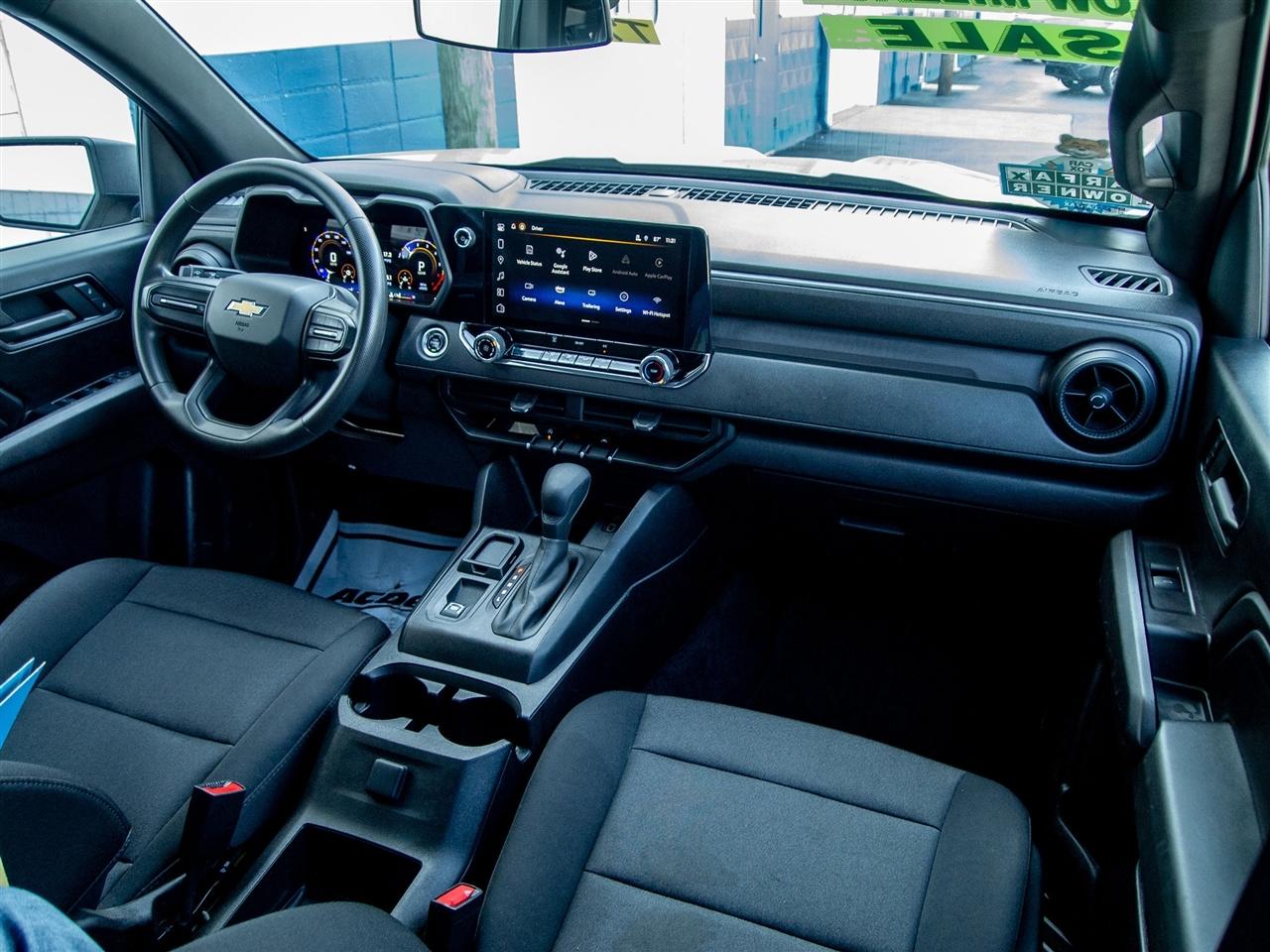 Chevrolet Colorado 2WD Crew Cab WT 2024