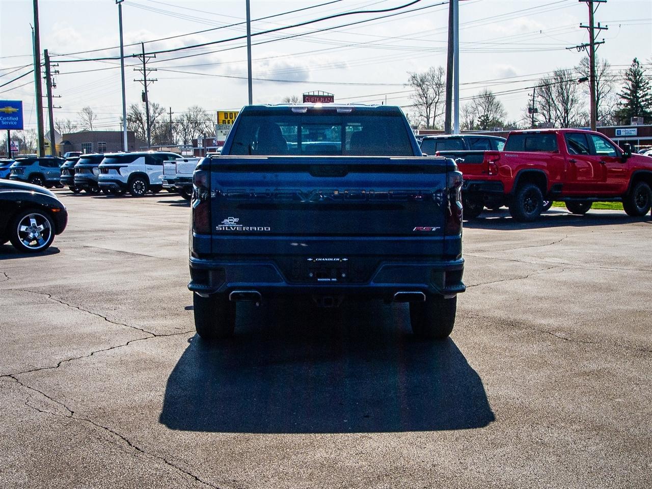 Chevrolet Silverado 1500 4WD Crew Cab 147" RST 2023