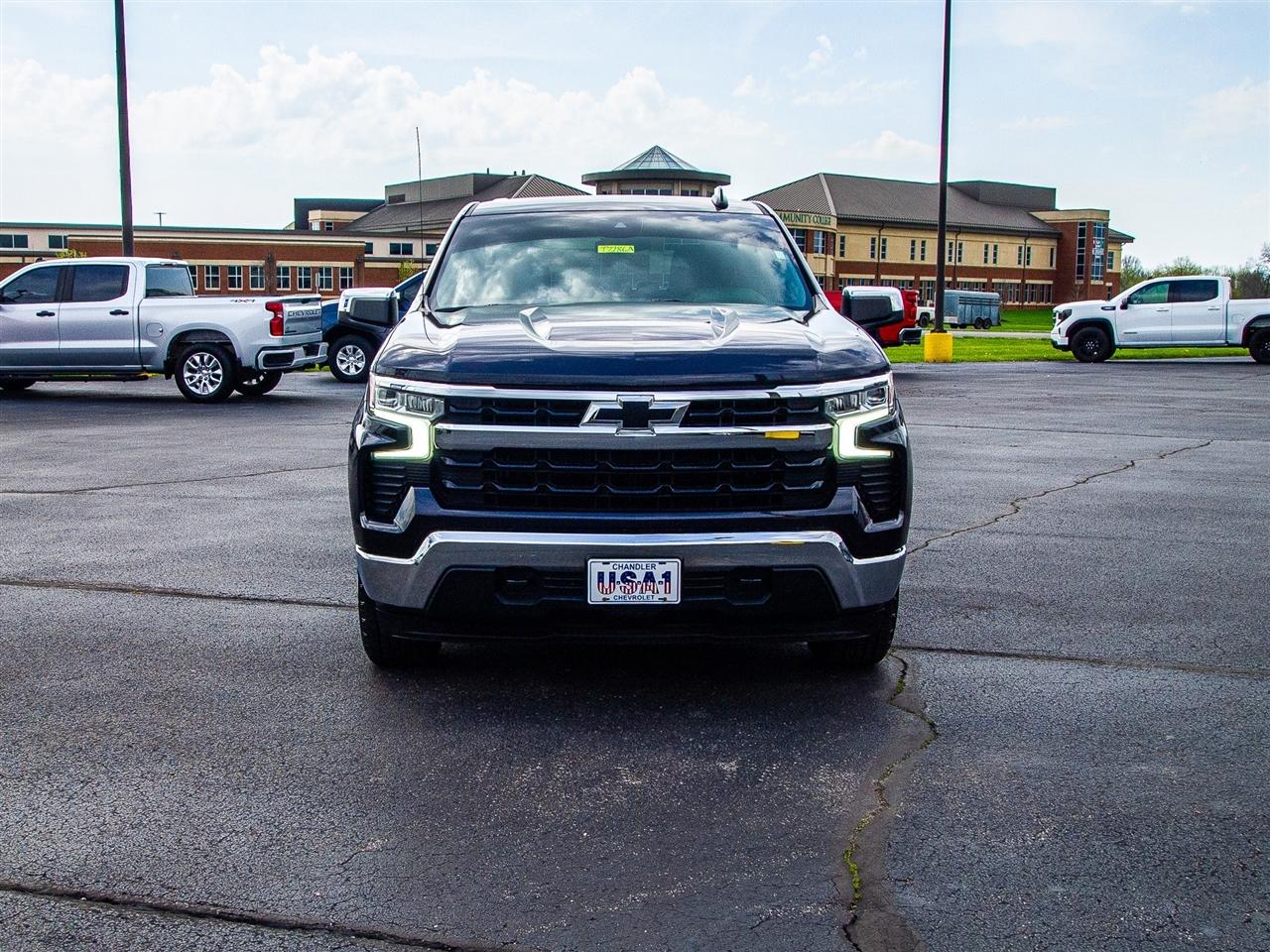 Chevrolet Silverado 1500 4WD Crew Cab 147" LT w/1LT 2022