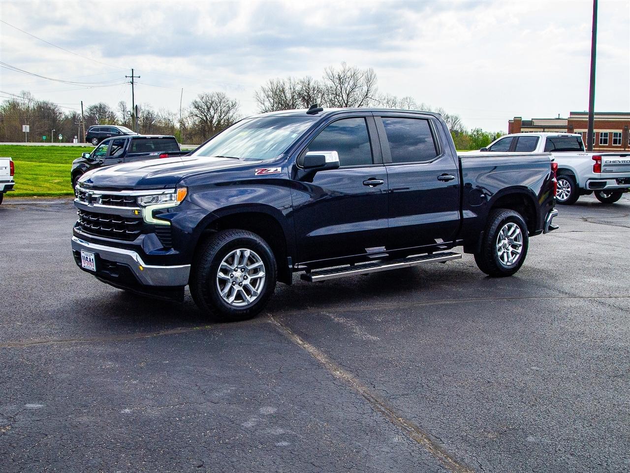 Chevrolet Silverado 1500 4WD Crew Cab 147" LT w/1LT 2022