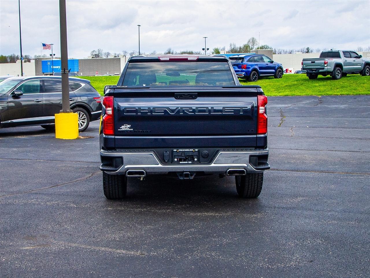 Chevrolet Silverado 1500 4WD Crew Cab 147" LT w/1LT 2022