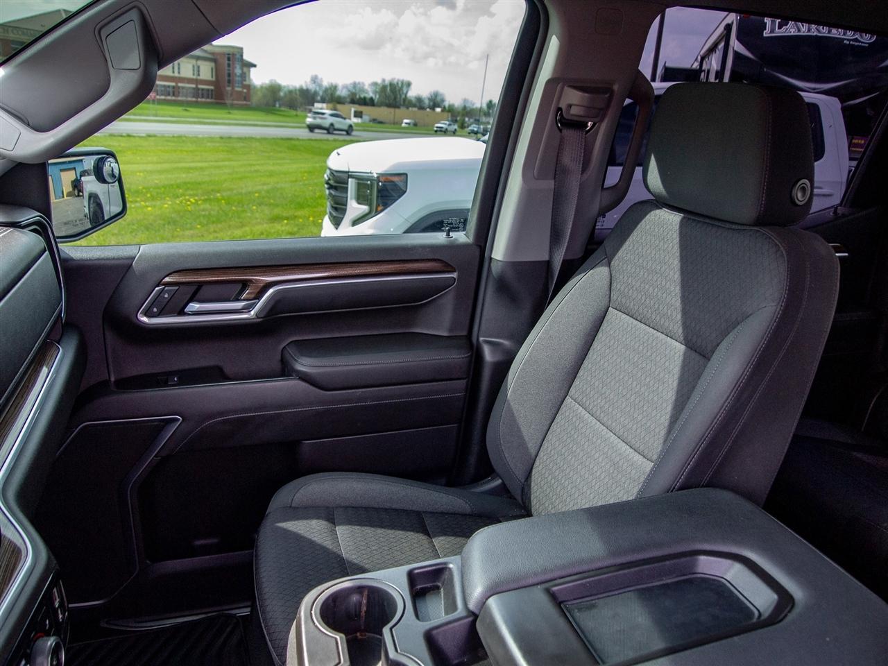 Chevrolet Silverado 1500 4WD Crew Cab 147" LT w/1LT 2022