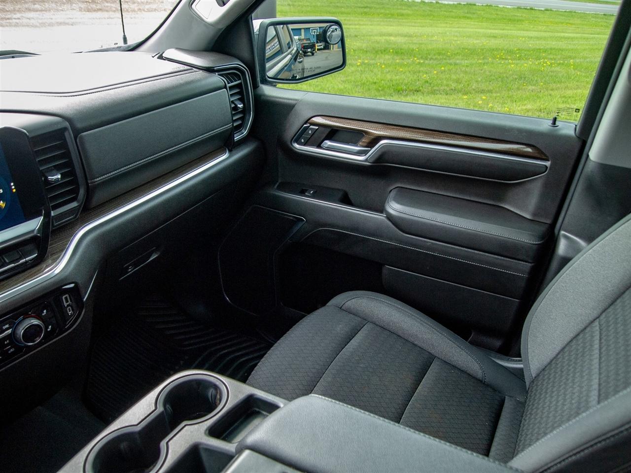 Chevrolet Silverado 1500 4WD Crew Cab 147" LT w/1LT 2022