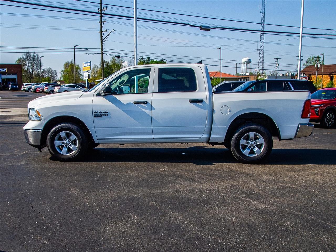 RAM 1500 Classic SLT 4x4 Crew Cab 5'7" Box 2023