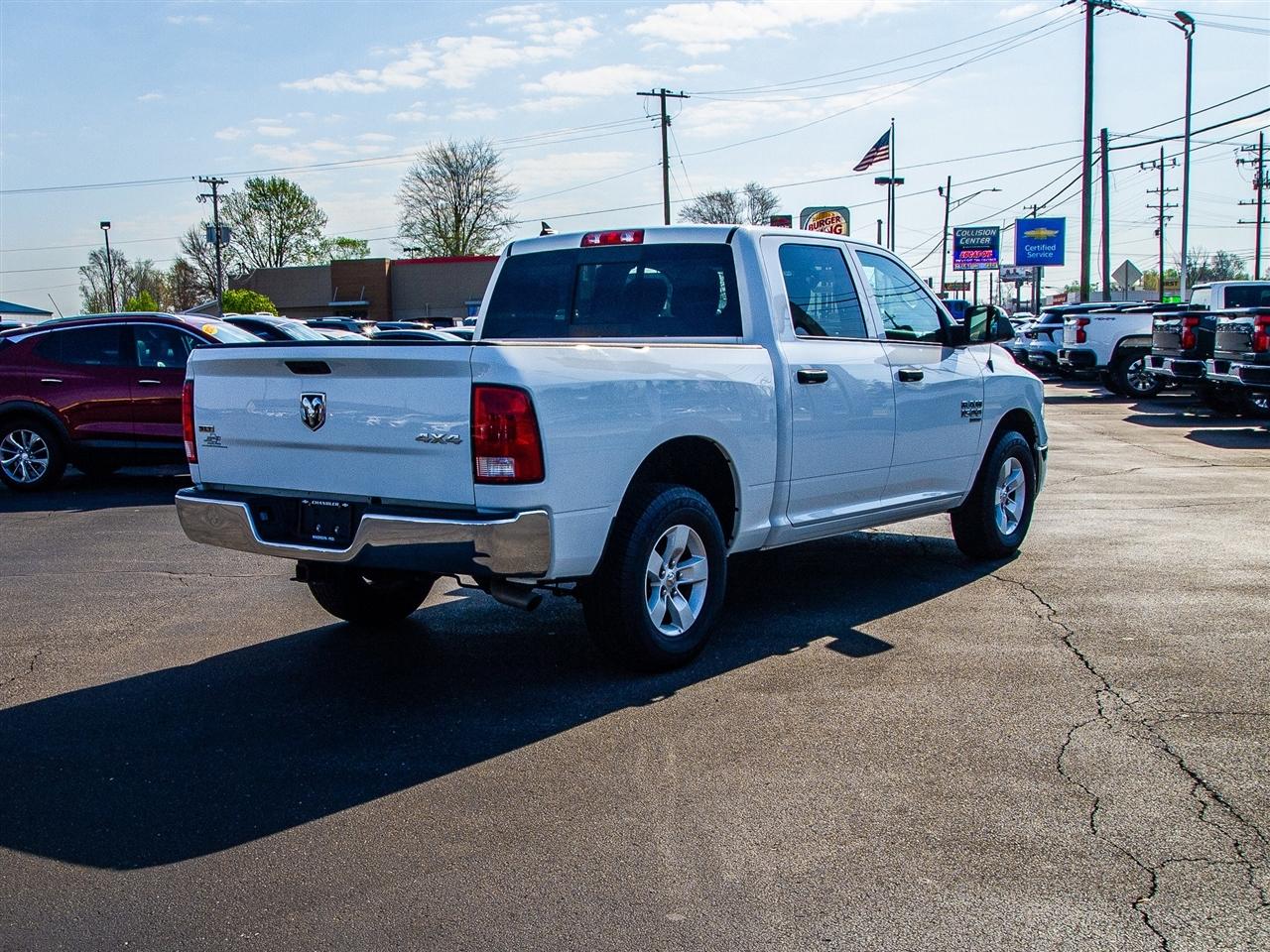 RAM 1500 Classic SLT 4x4 Crew Cab 5'7" Box 2023