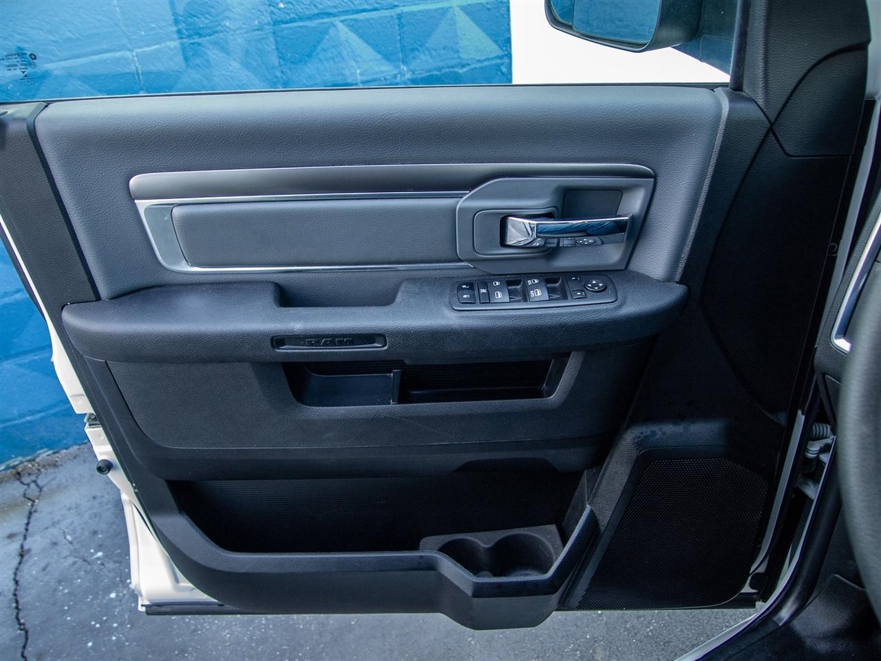 RAM 1500 Classic SLT 4x4 Crew Cab 5'7" Box 2023