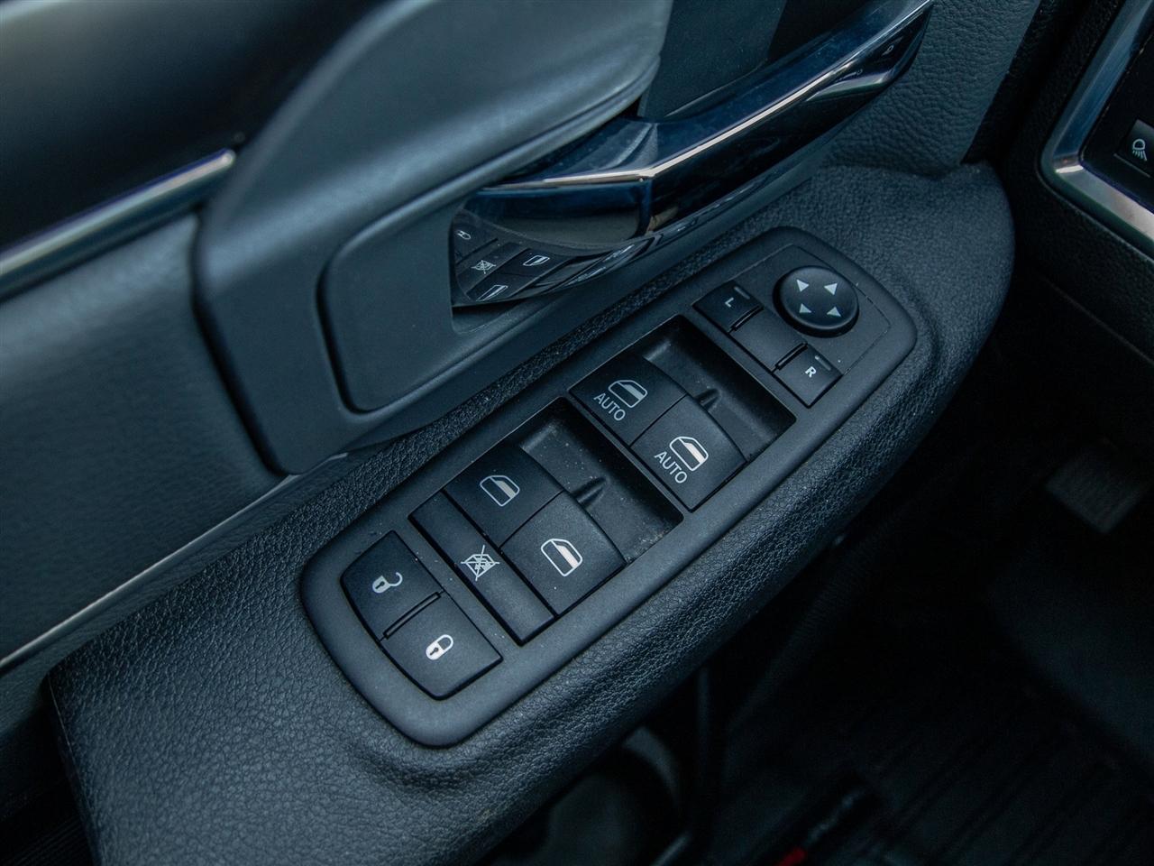 RAM 1500 Classic SLT 4x4 Crew Cab 5'7" Box 2023