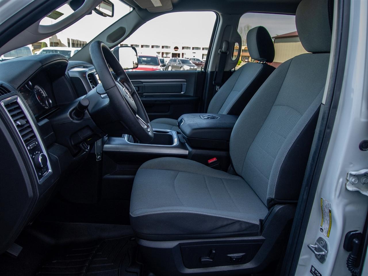 RAM 1500 Classic SLT 4x4 Crew Cab 5'7" Box 2023