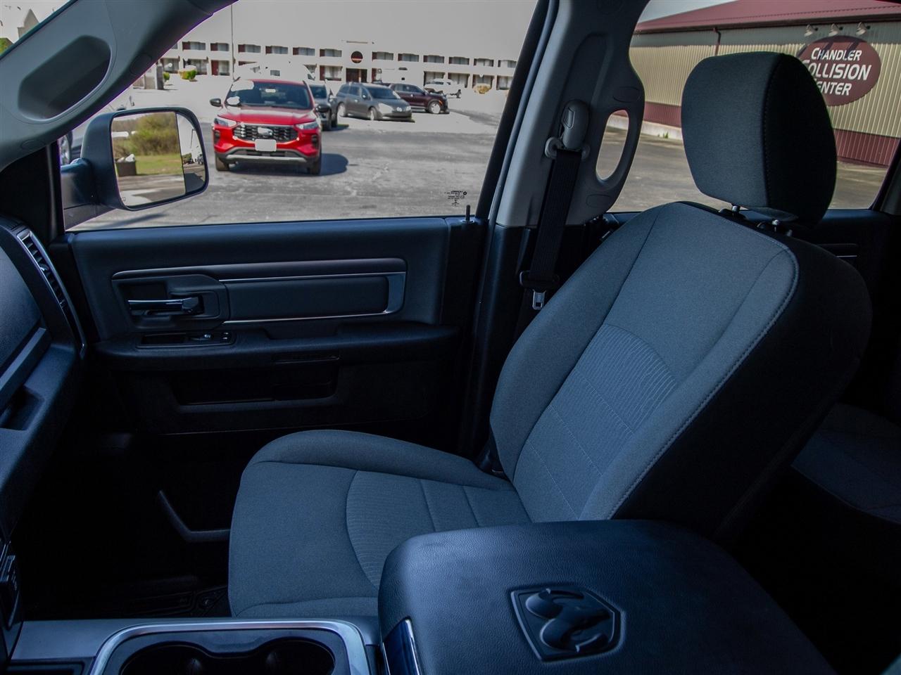 RAM 1500 Classic SLT 4x4 Crew Cab 5'7" Box 2023