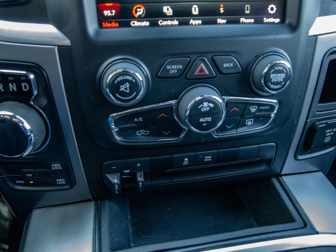 RAM 1500 Classic SLT 4x4 Crew Cab 5'7" Box 2023