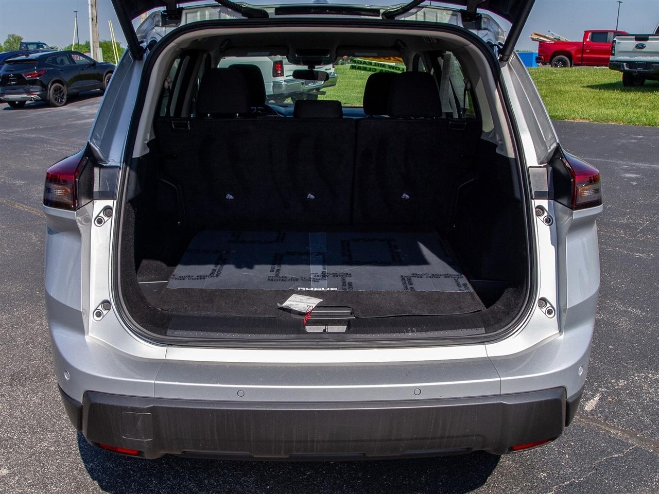 Nissan Rogue FWD SV 2025