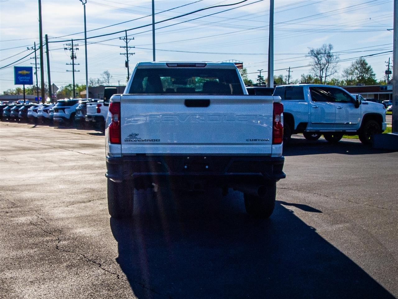 Chevrolet Silverado 2500HD 4WD Crew Cab 159" Custom 2025