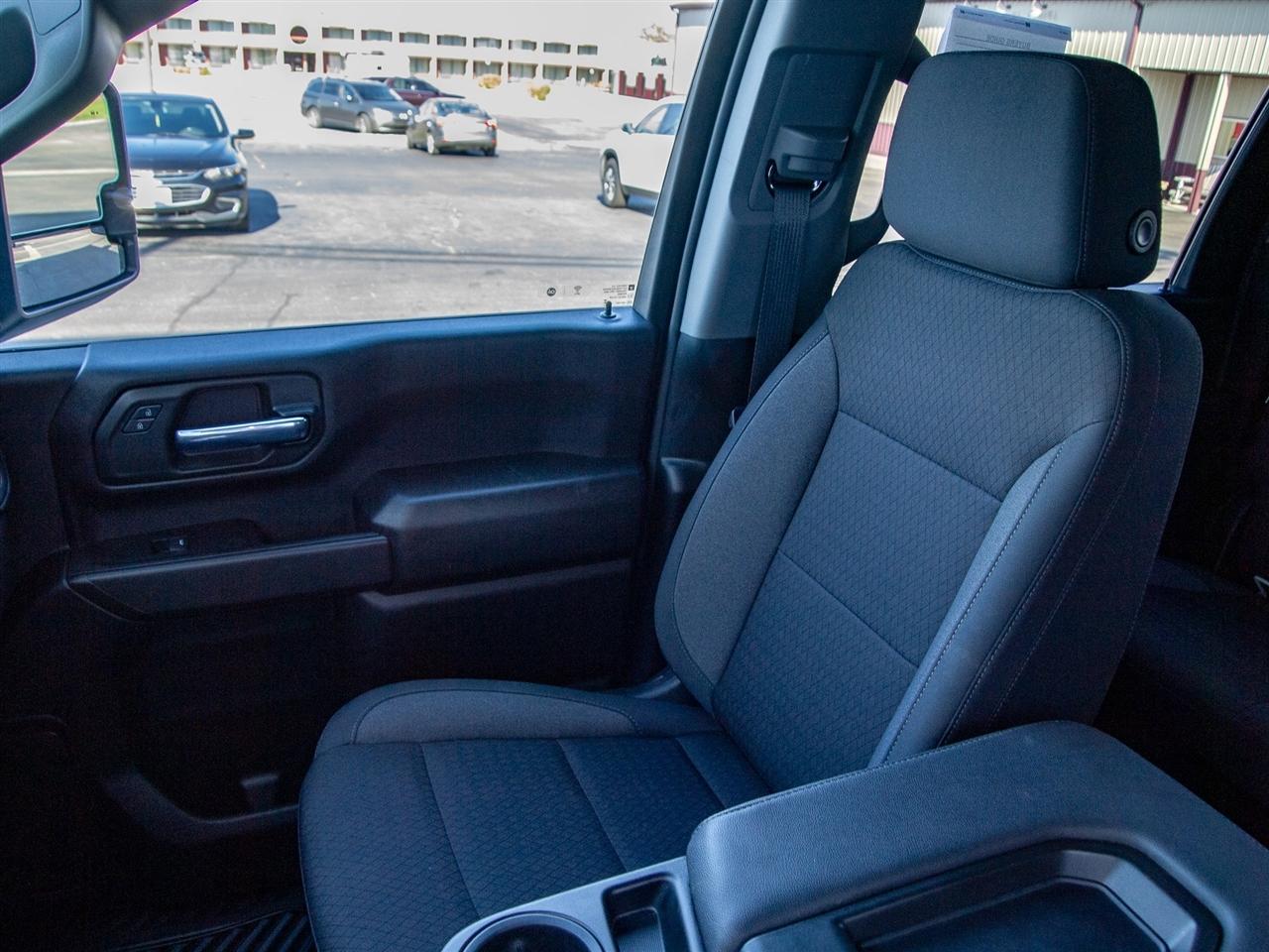 Chevrolet Silverado 2500HD 4WD Crew Cab 159" Custom 2025