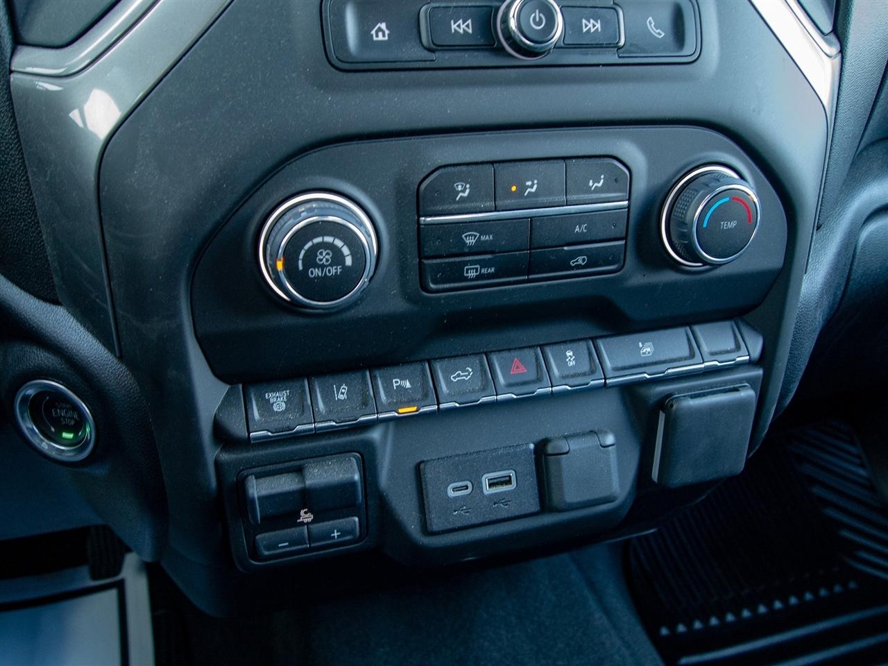 Chevrolet Silverado 2500HD 4WD Crew Cab 159" Custom 2025