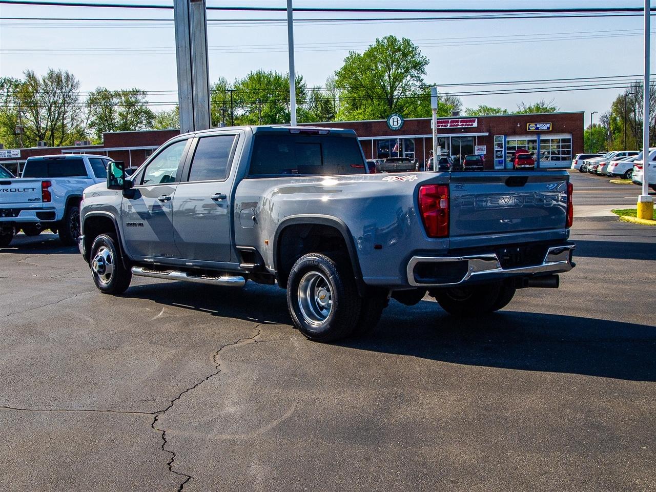 Chevrolet Silverado 3500HD 4WD Crew Cab 172" LT 2024