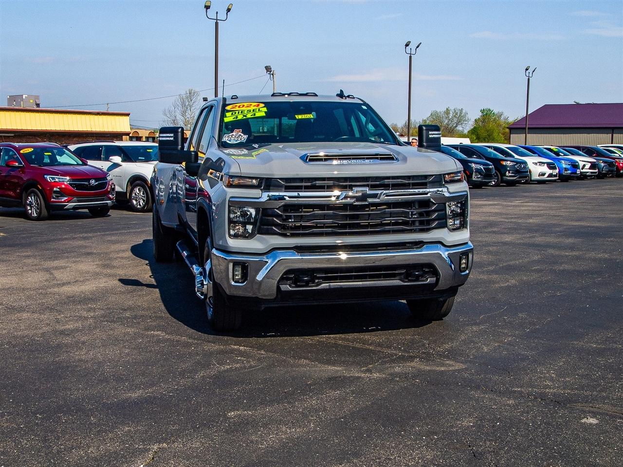 Chevrolet Silverado 3500HD 4WD Crew Cab 172" LT 2024