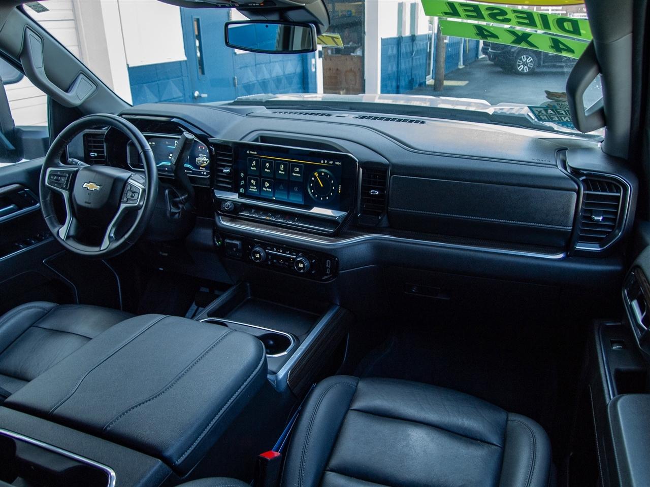 Chevrolet Silverado 3500HD 4WD Crew Cab 172" LT 2024