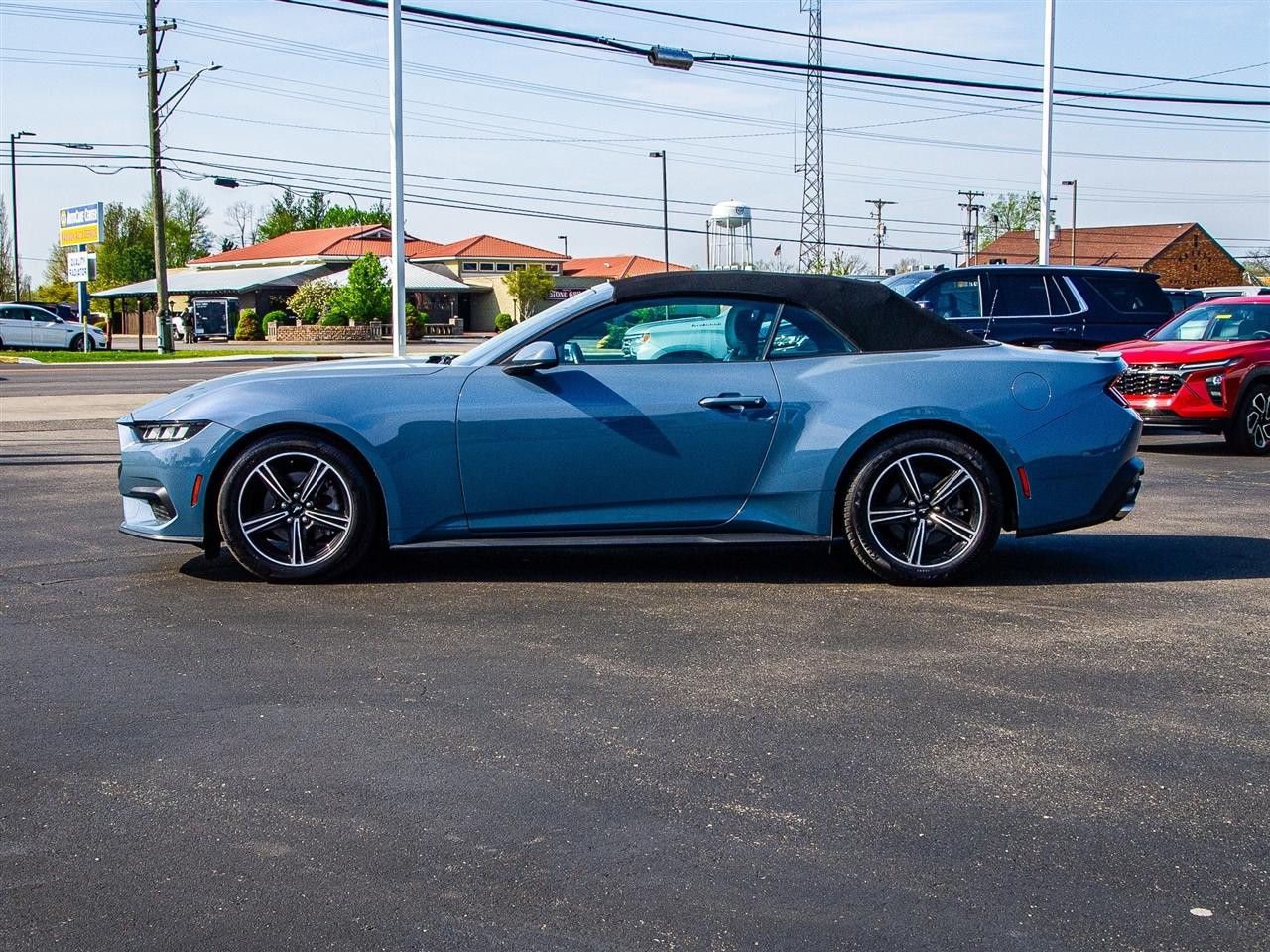 Ford Mustang EcoBoost Convertible 2024