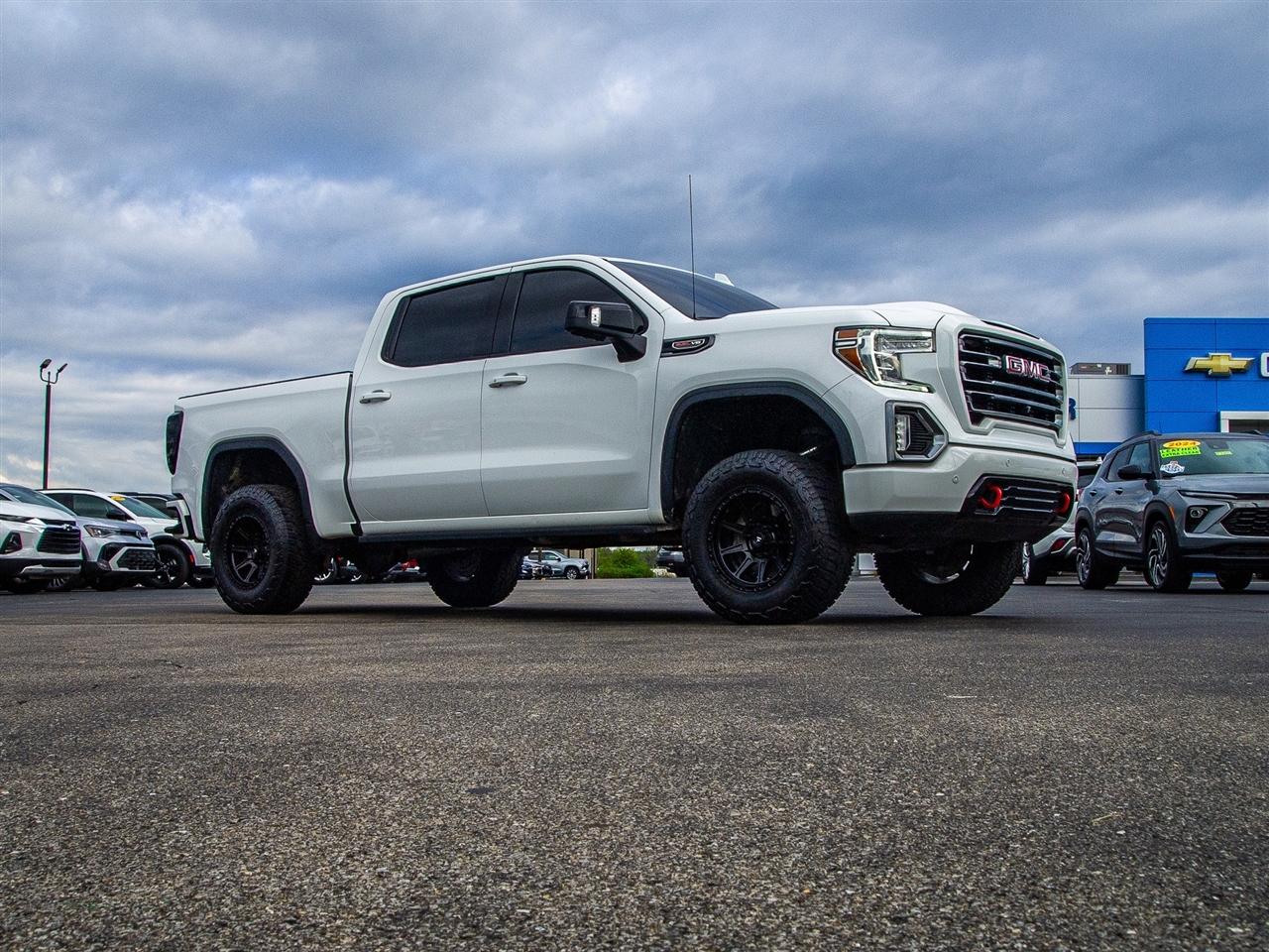 GMC Sierra 1500 4WD Crew Cab 147" AT4 2021