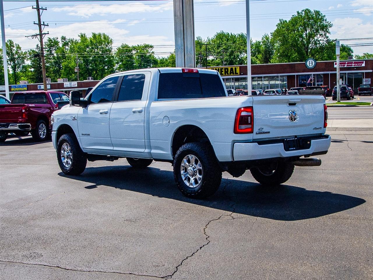 RAM 2500 Laramie 4x4 Crew Cab 6'4" Box 2024