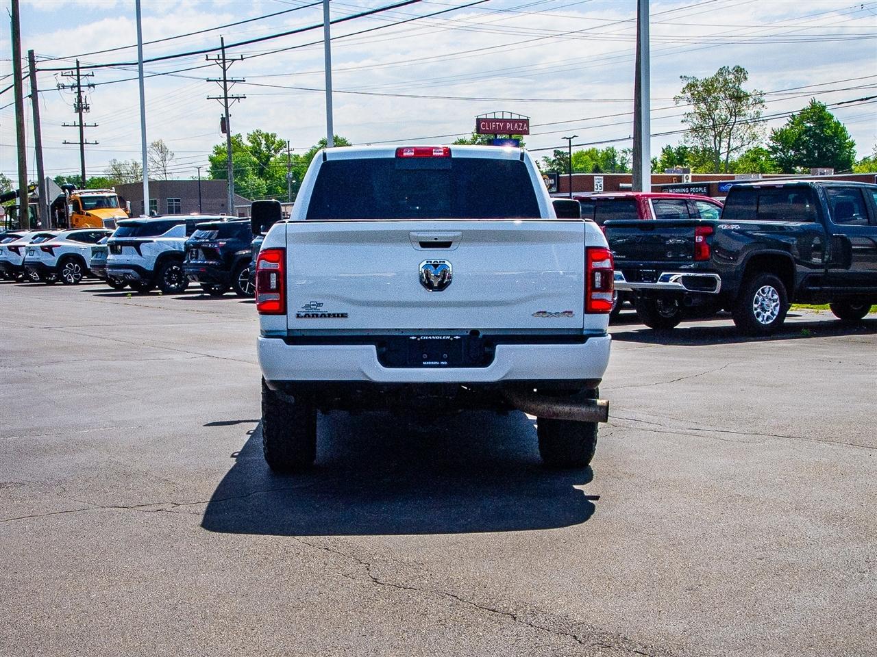 RAM 2500 Laramie 4x4 Crew Cab 6'4" Box 2024