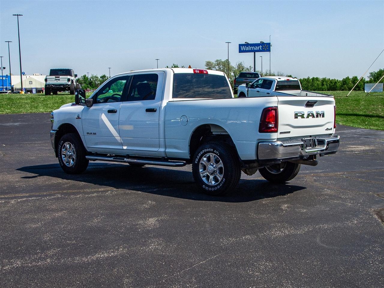 RAM 2500 Big Horn 4x4 Crew Cab 6'4" Box 2025