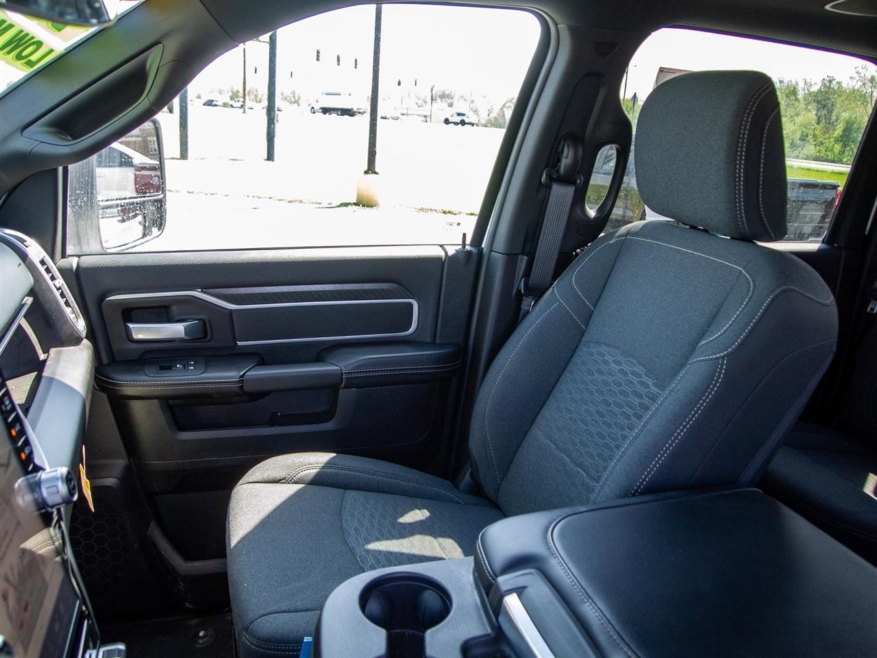 RAM 2500 Big Horn 4x4 Crew Cab 6'4" Box 2025