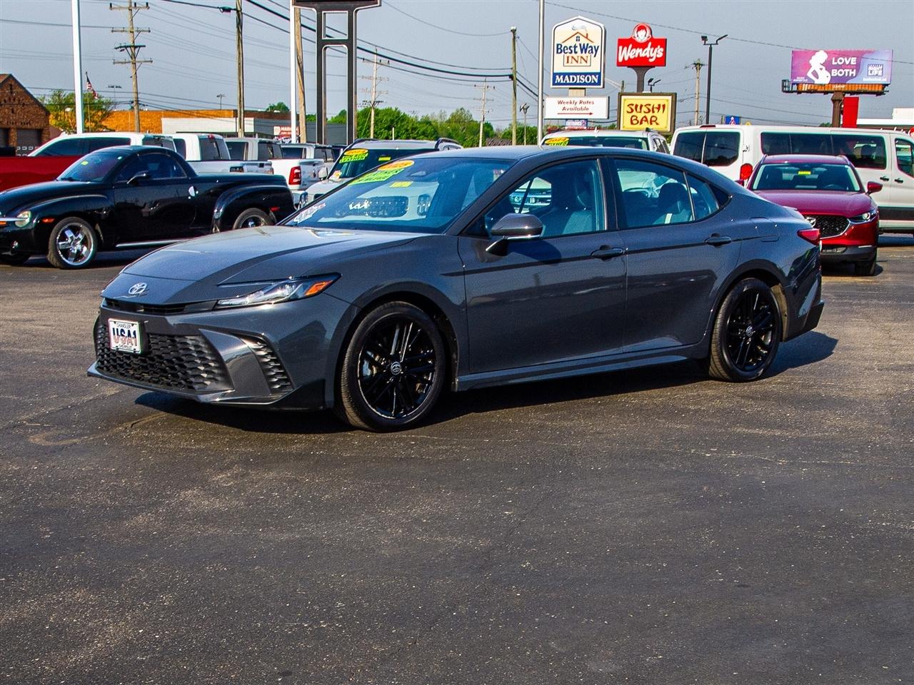 Toyota Camry XLE (Natl) 2025